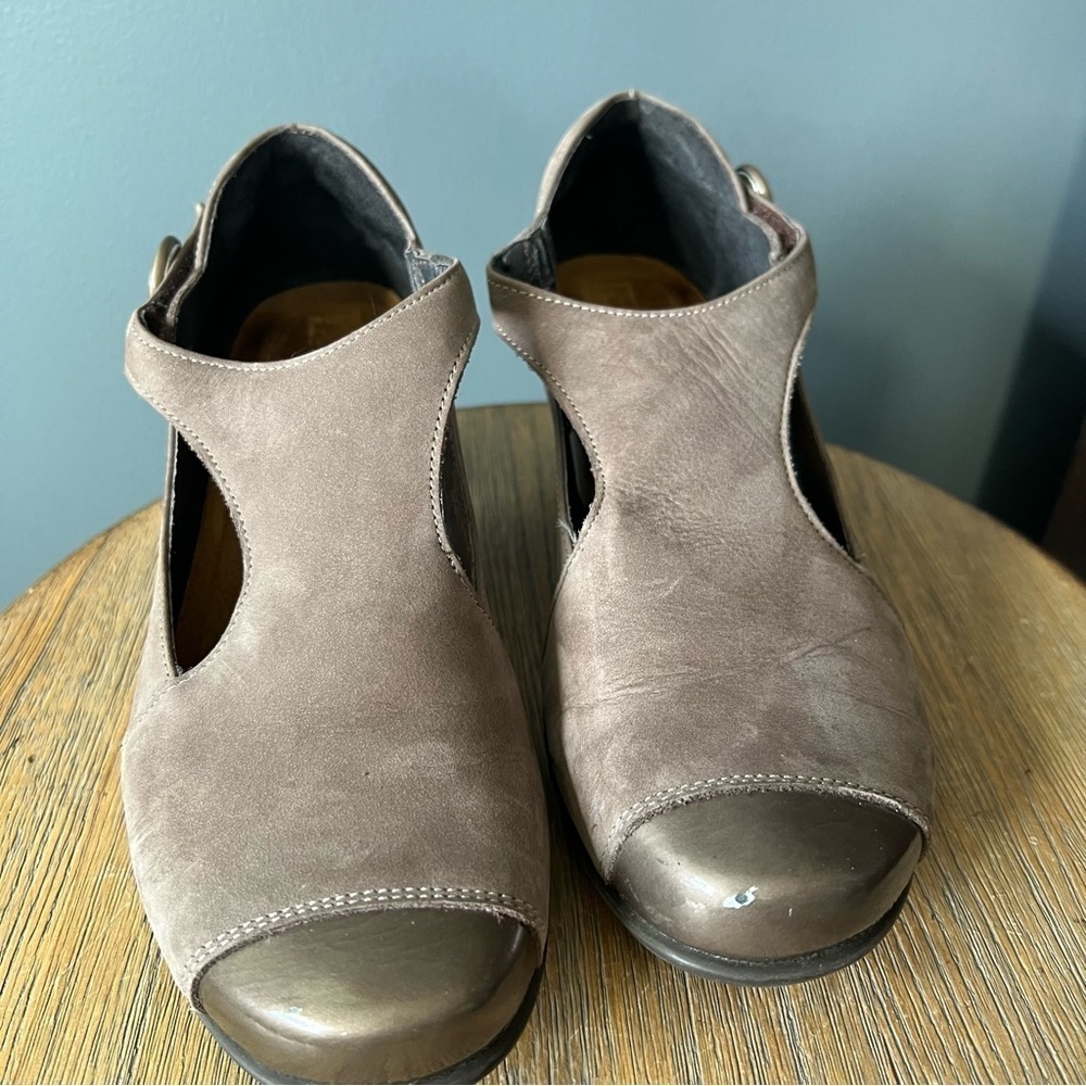 Naot Cap Toe Mary Jane Style Shoes